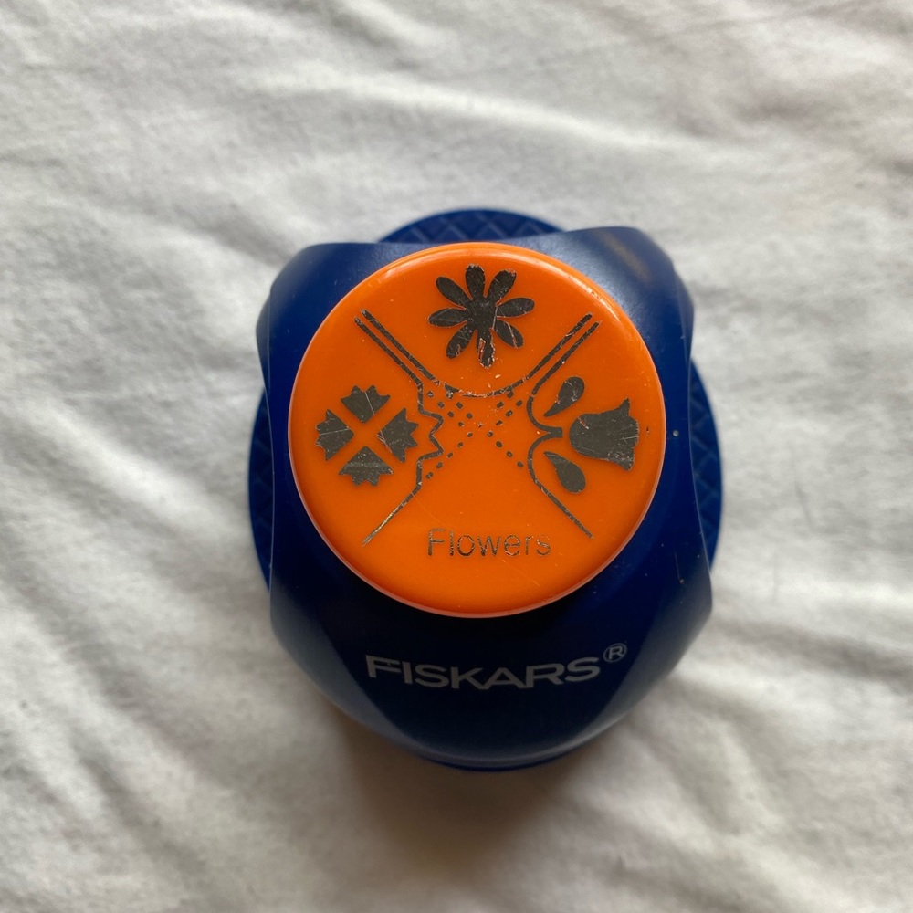 Fiskars paper punch: flowers